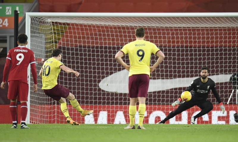 بارنز يسجل هدف بيرنلي