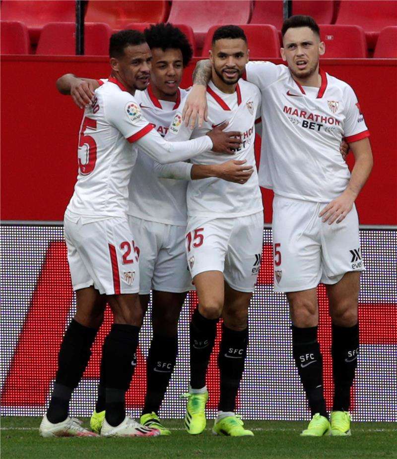 فرحة لاعبي أشبيلية