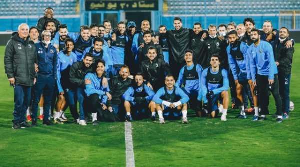 لاعبو بيراميدز 