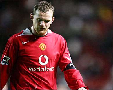 اليوم يجري كشف الأشعة على قدمه 