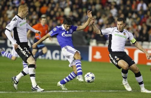 2011-02-152011-02-15t210720z_01_mad508_rtridsp_3_soccer-champions_reuters