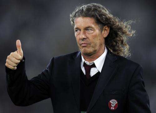 2011-02-042011-02-04t095405z_01_ac901_rtridsp_3_soccer-qatar-metsu_reuters