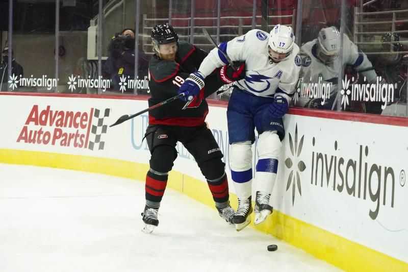 2021-01-29t015633z_1836232524_mt1usatoday15495972_rtrmadp_3_nhl-tampa-bay-lightning-at-carolina-hurricanes_reuters