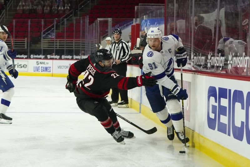 2021-01-29t011524z_1834064525_mt1usatoday15495670_rtrmadp_3_nhl-tampa-bay-lightning-at-carolina-hurricanes_reuters