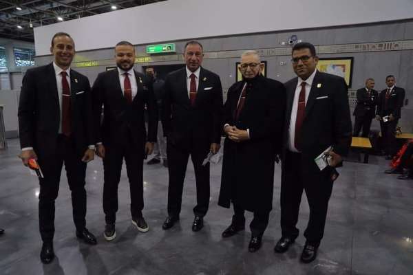 الخطيب ومسؤولي الأهلي