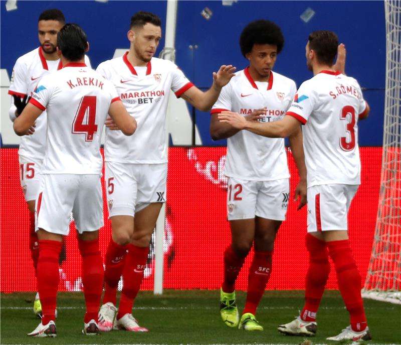 لاعبو إشبيلية