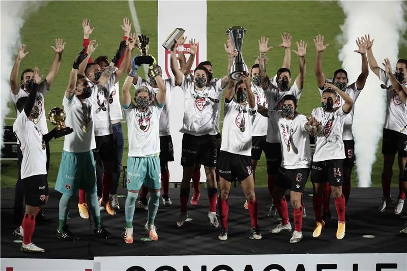 من تتويج ألاخويلينسي 