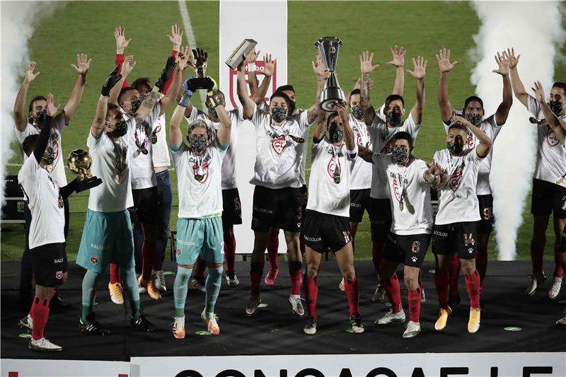 من تتويج ألاخويلينسي 